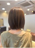 顔まわりレイヤーで抜け感プラス！グレージュボブ
