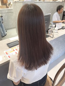 エテレ(etele) etele 植手莉菜が叶える ''白シャツ×春カラー''