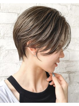 カライング(ing) 大人可愛い20代30代40代前下がりひし形ハンサムショートボブ