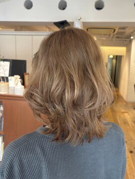 トライフ バイ アカラ(Trife by AKARA) 海外風ブロンドカラー