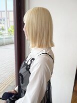 ルッツ(Lutz. hair design)&nbsp;5/22 抜きっぱなしブロンド　【千代田彩夏】
