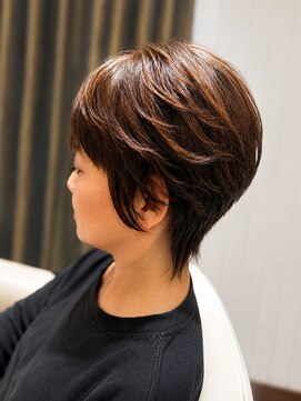 クオレ(CUORE) 後ろ姿まで若見え♪美シルエットくびれショート