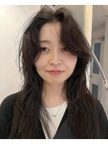 ナヌークカフラ(nanuk kafla)&nbsp;ロングのレイヤーカットにニュアンスパーマ