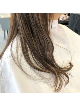 セラ(SERA) アッシュベージュ　ハイライト