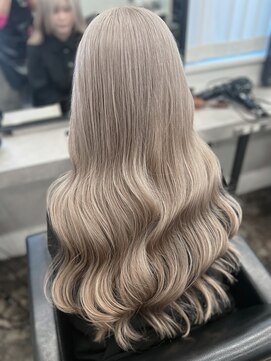 アドラ(ADLLA) ホワイトグレージュ