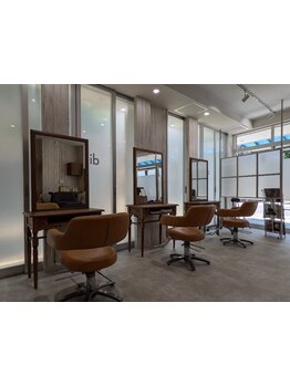 《小岩駅5分》大人女性から人気のdixneufで美しいヘアスタイルに。自然光がきらめく店内でお寛ぎください♪