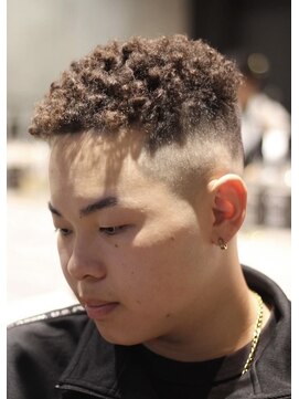 キングスマントーキョー 立川北口店(KINGSMAN TOKYO) アップバング / ツーブロック / スキンフェード 【立川】