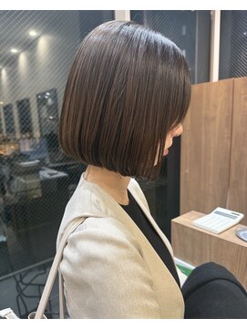 ピークス(PEAKS) シンプルだけどオシャレ、切りっぱなしボブ