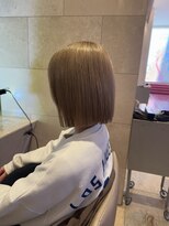 アクセル エルヴェ 佐野店(AXCEL E'LEVER)&nbsp;ハイトーン切りっぱなしボブ