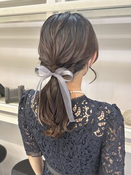 ディーエックス スリー(Dxxxx III) ゆるふわポニーアレンジ REI