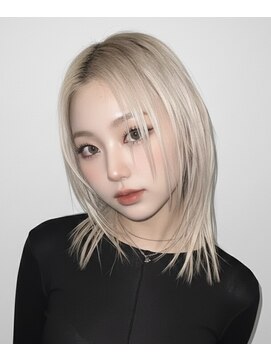 ベル 表参道Terrace(Belle) ミディアムレイヤーカット抜きっぱなしブリーチホワイトブロンド