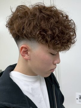 フィフス 天神大名(fifth) 天神大名メンズパーマスペインカールツイストスパイラルパーマ
