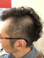 スリーズヘアー(3's hair)&nbsp;サイドパートハードパーマスタイル
