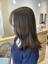 リタ(rita.) 小辻 くびれヘア アッシュベージュ×アディクシーカラー