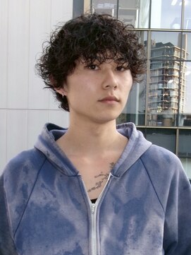 ノイ(noi) センターパートニュアンスパーマ刈り上げツーブロックメンズヘア