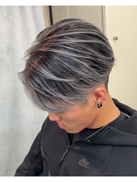 テンバイリップスヘアー(TEN by LIPPS hair) ホワイトシルバーアッシュバレイヤージュツーブロセンターパート