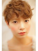 マッシュに毛先パーマ・厚めバング・無造作ショート