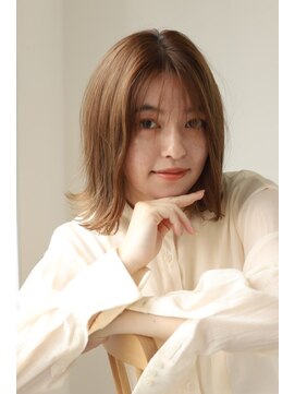 エクリ(equri×SHISEIDO) 外ハネミディ×ベージュカラー
