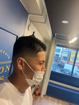 ミリオンバックス 御徒町店(Million Backs) ツーブロックマッシュ/スキンフェード<理容室>[メンズ/御徒町]