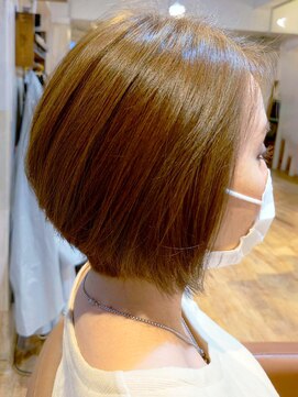 カミビトグロウ(kamibito glow) 20代30代40代前下がりストレート大人ボブモカベージュ