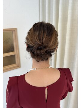 ソノ(sono) シニヨン お呼ばれヘア アップスタイル 参列ヘア 結婚式ヘア