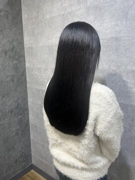 ウーラバイウェルズ 大和八木(U-ra by wells) ストレートロング