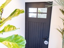 カミラ(camilla)の雰囲気（エントランスに入って右手の黒のドアがcamillaになります★）