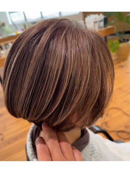 アンドエム(AND M)の写真/【NEWカラー導入】明るく染まる白髪染め＆白髪ぼかしでオシャレを追求。極上スパと空間に癒やされて