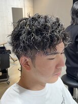 ブルニール 中崎町(BLEUNIR) ツイストスパイラル ツーブロック 無造作 ハイライト