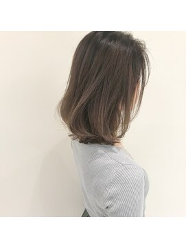 デフィー(DEFY) ミディアムのアッシュベージュカラー