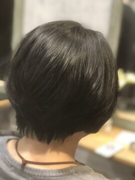 クシュ 所沢東口店(kusyu...) カーキグレージュマッシュショートボブフェザーバングヘナ(所沢)