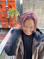 シィーム(cime) ピンクのクルクルパーマスタイル