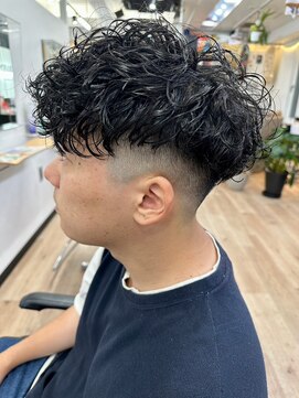 ウェイビーエフティフィフス 横浜西口(WAVEY ft.fifth) ツイストスパイラルパーマ波巻きスパイラル刈り上げマッシュ