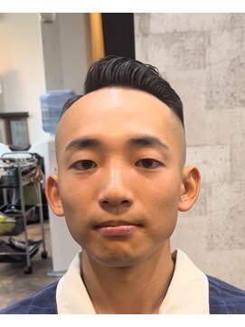 ストローヘアー(STRAW hair) スキンフェード　サイドパート