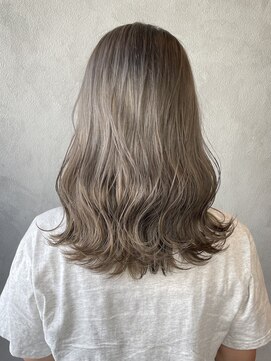 アイドット(i.) ＊ハイトーングレージュ＊