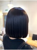 広がる髪にシルクトリートメントで艶やかボブ
