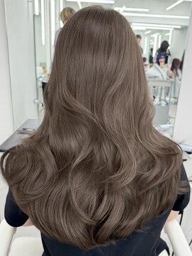 アマトウキョウスマートサロン(AMA TOKYO×Smart Salon) ヘーゼルベージュ　ブリーチなし　レイヤーカット　海外風