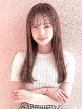 ライトブラウン・ロング・内巻き・清潔感ヘア・フェミニンヘア