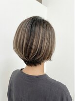 アッシュ 十日市場店(Ash) 丸みショート / 白髪ぼかし