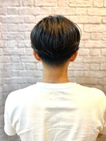 グレイスフルバーバー 赤坂見附店&nbsp;質感重ためのセンターパートスタイル