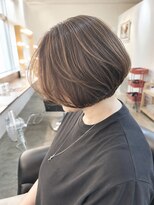 ビハインドザカーテン(BEHIND THE CURTAIN) 白髪ぼかしハイライト×レイヤーショートボブ