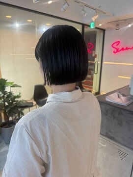 シーン バイ ラッド(SCENE by RAD) レイヤーを入れた大人可愛いショートボブ小顔盛り顔まわりカット
