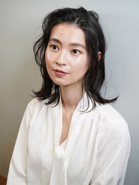 ウィーク 梅田(UiiC) 思わず触れたくなる、愛されふわミディ