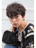 外国人の子供のようなショートマッシュパーマ