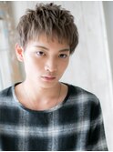 10代20代ハイトーンカラー短髪フェザーショートX上尾