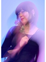 アンアタッシュ(UNE ATTACHE)&nbsp;漆黒×透明感 ー 深く、柔らかく、心を奪うブルージュ