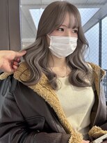 ベガ(VEGA)&nbsp;ロング　ケアブリーチ　ミルクティーベージュ　顔まわり　10代