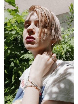 スキオー(SCIO) ショートボブ/ブロンド