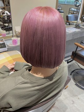 ショートヘア ハーフアンドハーフ(HALF AND HALF) 切りっぱなしボブ