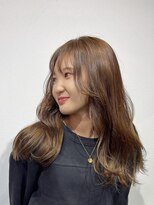 ソアロ(SOARO)&nbsp;岐阜顔まわりレイヤーミディアム艶アッシュハイライト20代